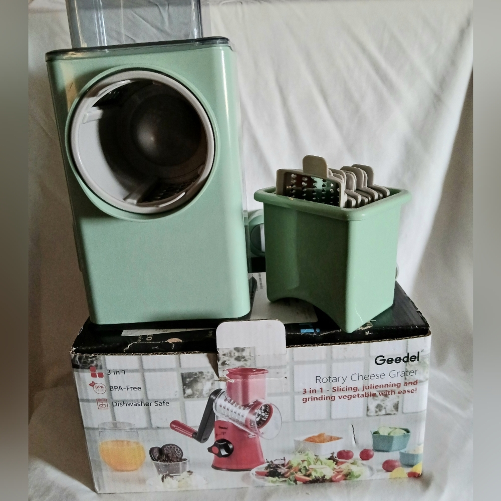 Geedel Green Rotary Cheese Grater